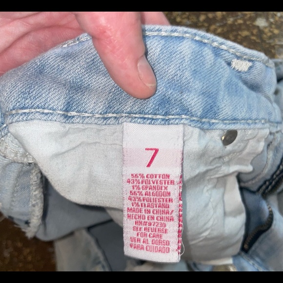 These are a size 7, light blue denim shorts from Almost Famous - Picture 3 of 6